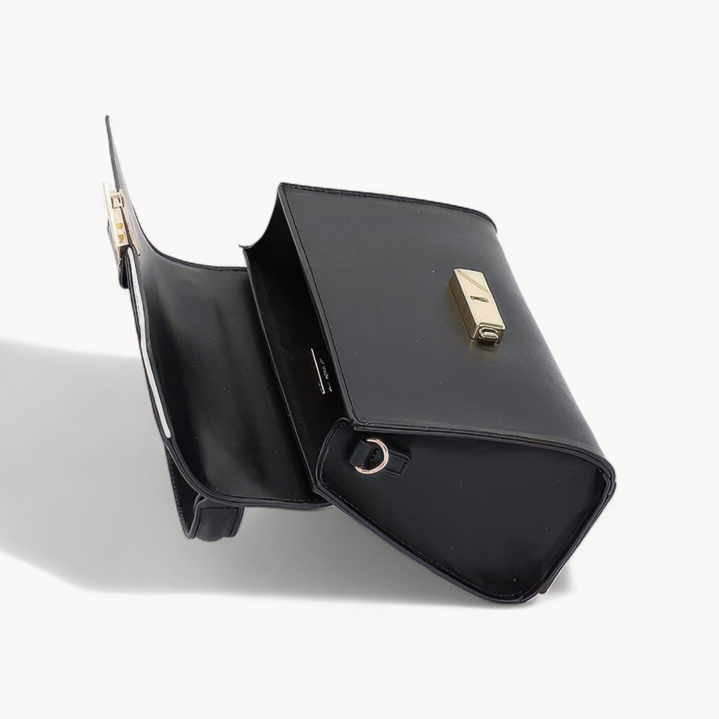 THE TWO-TONE METRO FLAP BAG